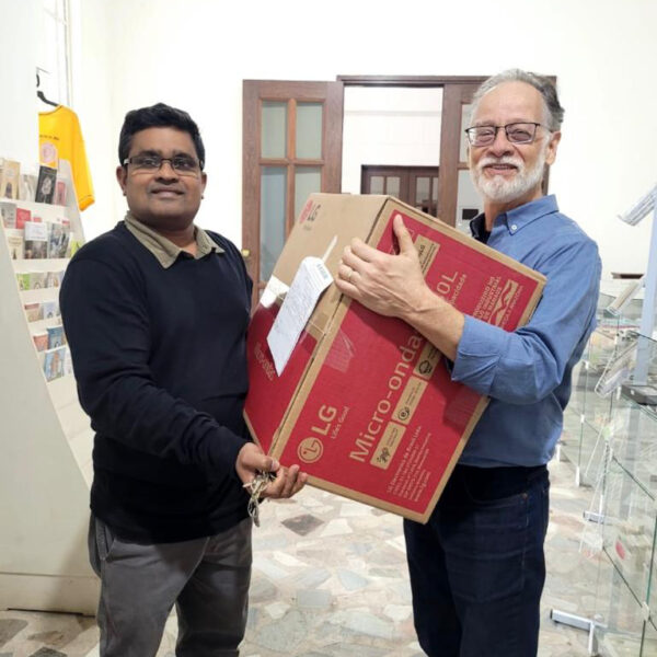 Entrega dos prêmios da rifa