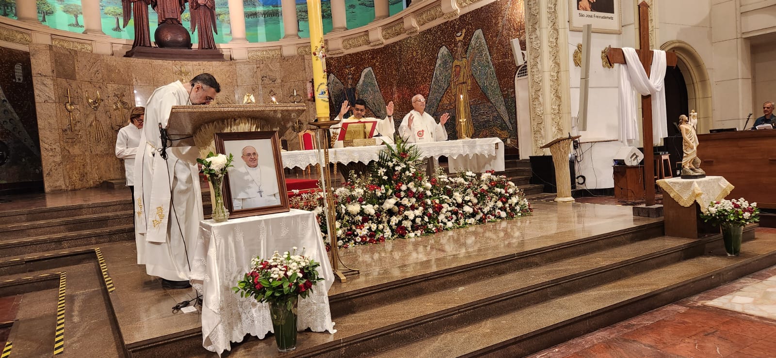 Missa em Sufrágio do Papa Francisco